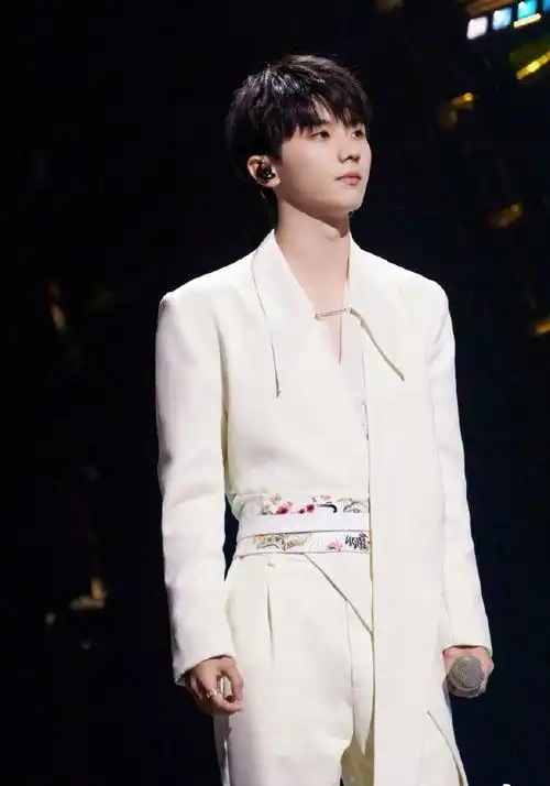 马嘉祺声生不息白色西装造型##马嘉祺声生不息白衣造型