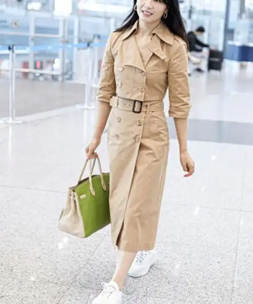 刘涛的真实一面:多面魅力在街拍中绽放