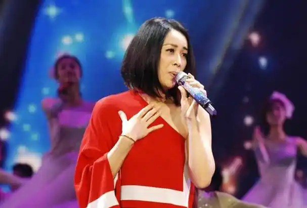 田震:不后悔和那英闹掰,我和她不熟,23年后,二人差距一目了然