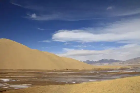 骑骆驼探访阿尔金山沙子泉:邂逅沙山清流