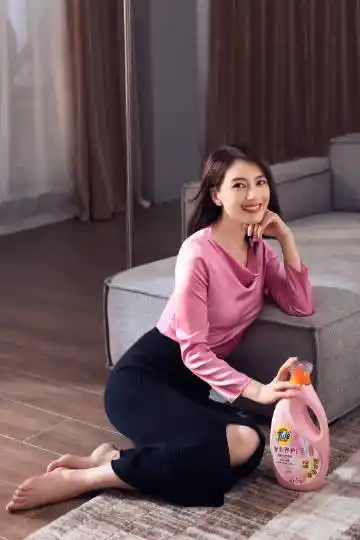 最近高圆圆穿旧衣拍杂志大片,照样穿出新感觉,不愧是女神~你知道