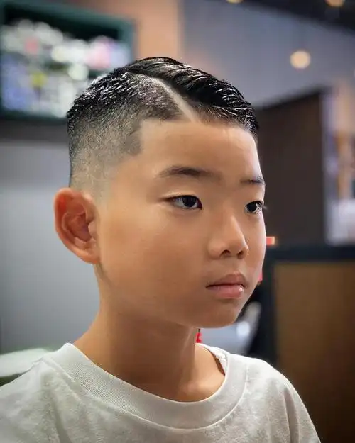 如何给小男孩选发型?这里有六种不同风格的发型,让你一目了然