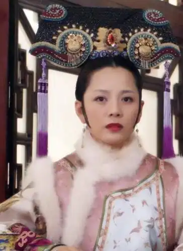 敬妃想帮着甄嬛扳倒皇后,奈何皇后技高一筹,却差点连累甄嬛遭殃