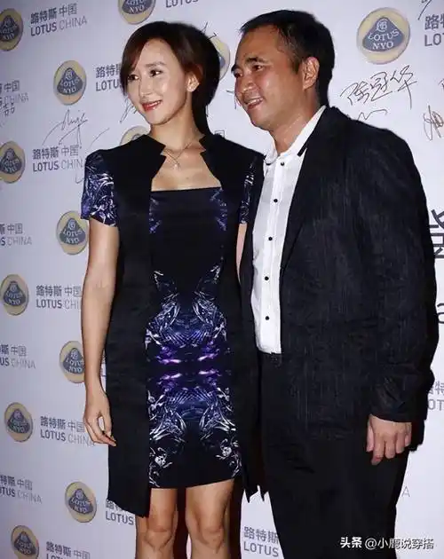 胡静穿粉色旗袍与富豪老公罕见同框,娇俏甜美的形象让人羡慕_魅力