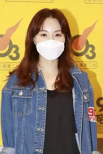 邓丽欣的少女心明显, 30 穿粉色蕾丝扮嫩,身材好跟小姑娘没区别