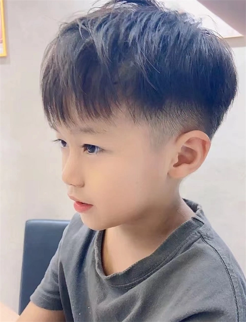 帅酷小男孩发型 清爽阳光巨新潮_儿童发型 - 美发站