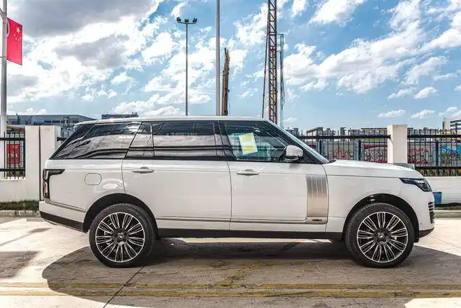 厦门2020款路虎揽胜创世加长欧规汽油版30tp40002实车美拍