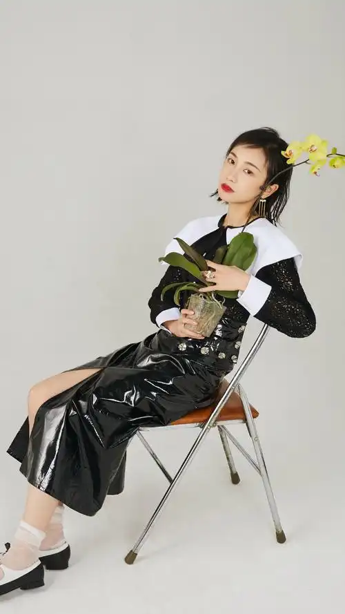 姜梓新甜美写真高清手机壁纸