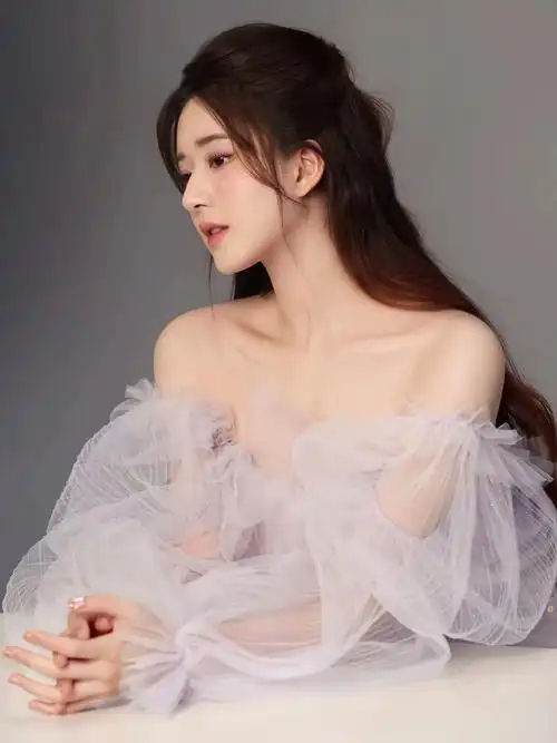 甜蜜暴击赵露思身穿紫色礼服变身精灵仙子