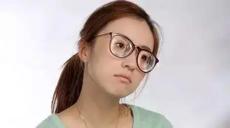 高度近视早防治甩掉酒瓶底