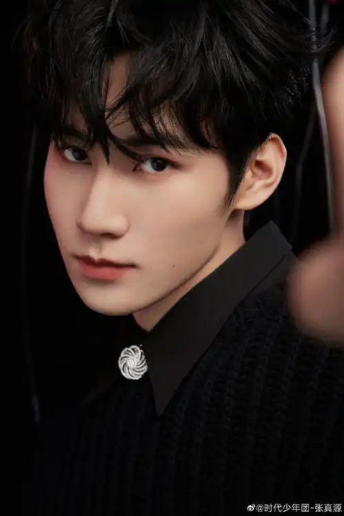 张真源黑色毛衣造型#张真源黑色毛衣大片二十岁的张真源,好帅@蚀