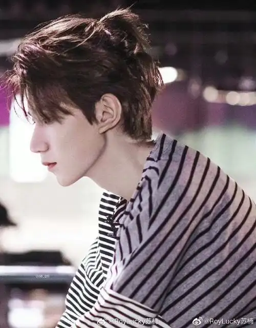 王源自己扎的冲天辫#那些年王源扎过的小揪揪(们)9599王源真凳乔