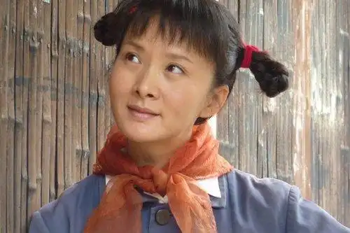 对于谢兰的印象,是有着贤妻良母的长相,小家碧玉的气质.