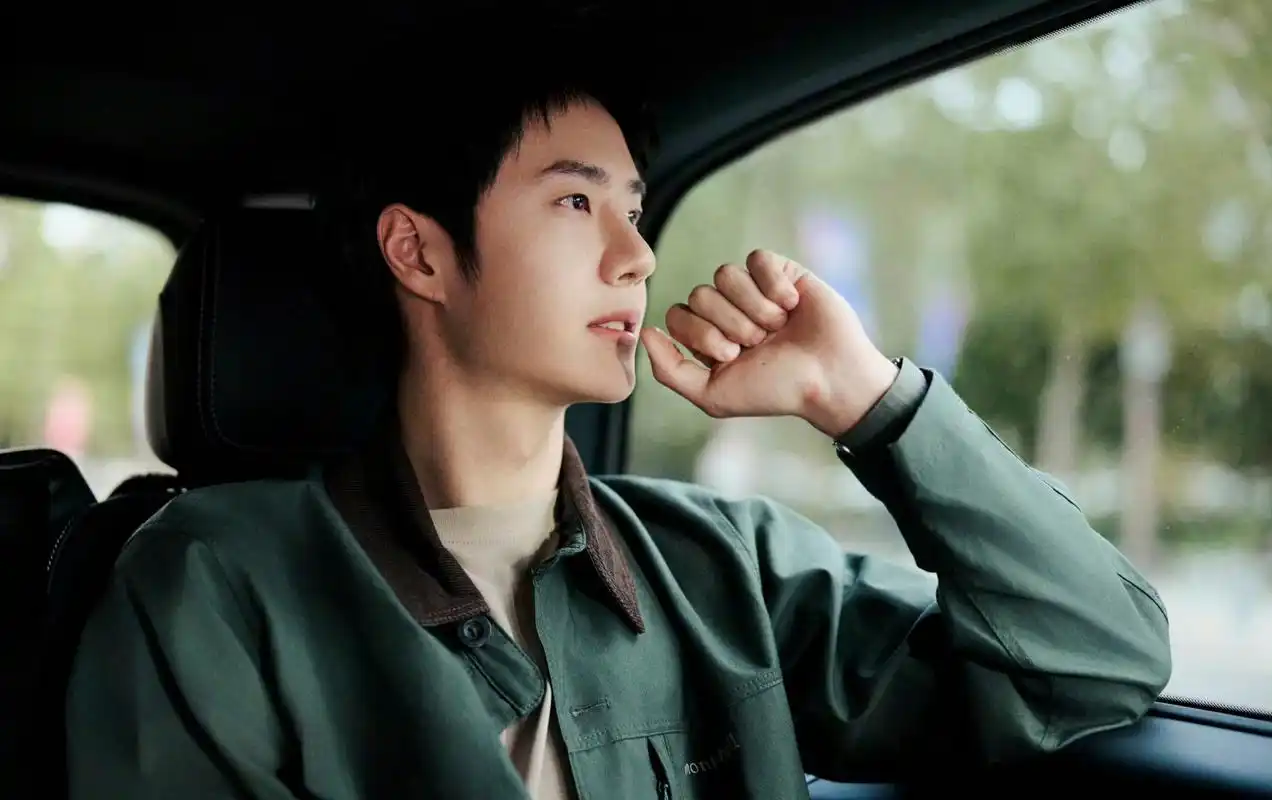 娱乐最前沿# 王一博沙漠侧颜超帅!