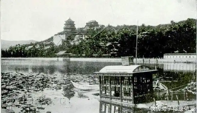 老照片,慈禧西逃后的颐和园,一片荒芜成为八国联军的游乐园(2)