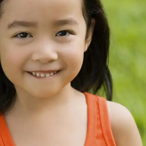 亚洲,仅一个女性,仅一个人,咬,阴影,朦胧,模糊,光线,影子,注视,黄种人