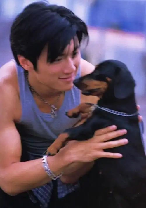 谢霆锋刚出道时期的写真集嫩的滴水