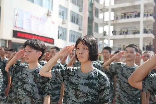 沙县金沙高级中学2020级新生队列训练