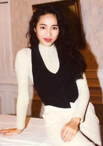 80年代的港风穿搭有多美?学习那个时代的美人,变身港风女神