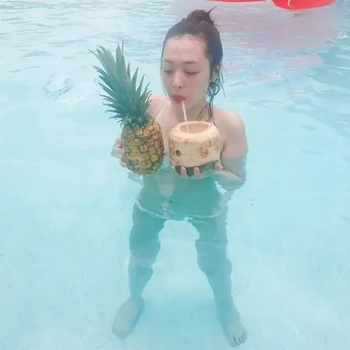 无谓劈腿传闻,雪莉晒泳装照吸睛!