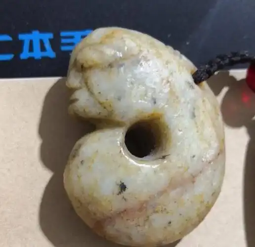 一件红山文化玉猪龙:拍出1600万!