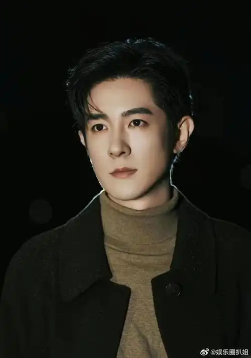 这次的主角是季肖冰照片中女友孕肚十分明显