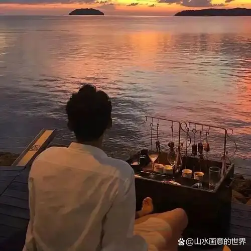 超有氛围感的男生背影头像