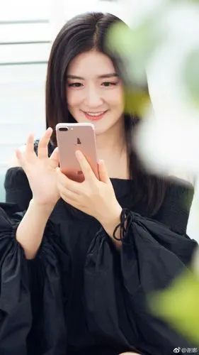 谢娜晒自拍素颜出镜脸色红润 有些发福了