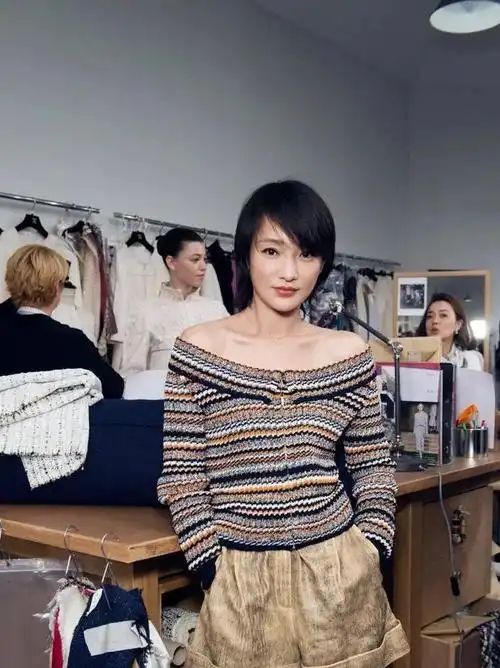 周迅随便穿穿都有好气质一身黑色穿搭时髦高级低调优雅