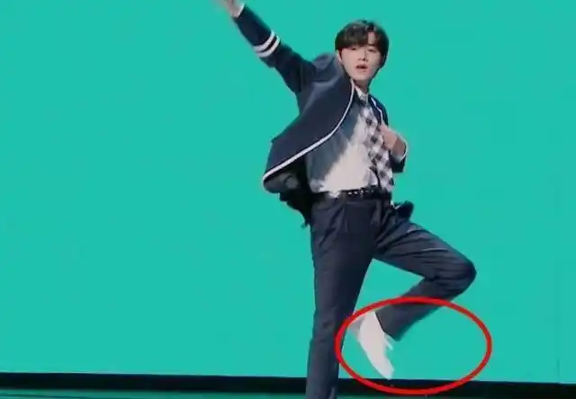 宋亚轩跳偶练的歌谁注意他鞋子穿法若参加选秀能c位出道