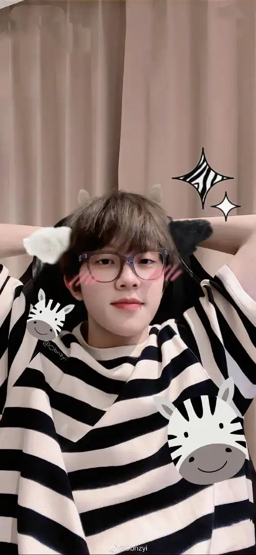 小特听说可爱会传染 那你靠近我一点壁纸|截修|拿图留评@张星特闭麦吗