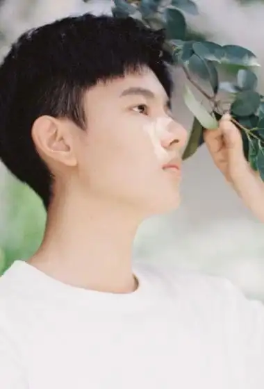 胡先煦开学季帅气图片写真56