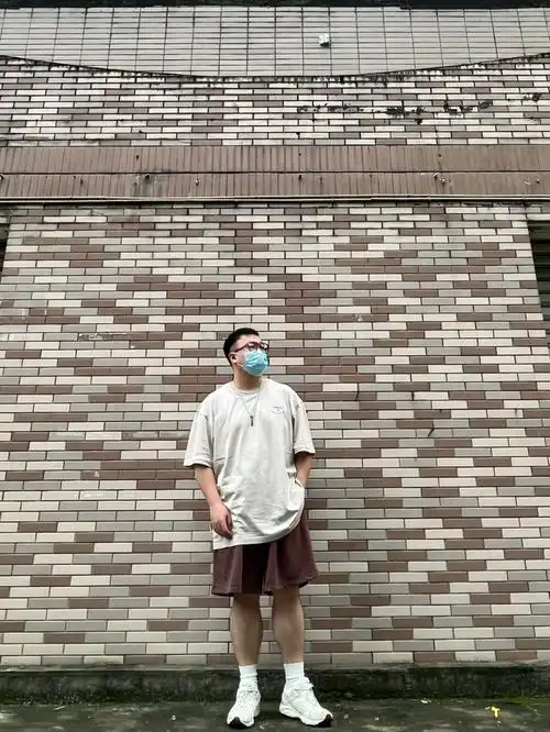 180200斤大码男装善用配色的美式街头穿搭