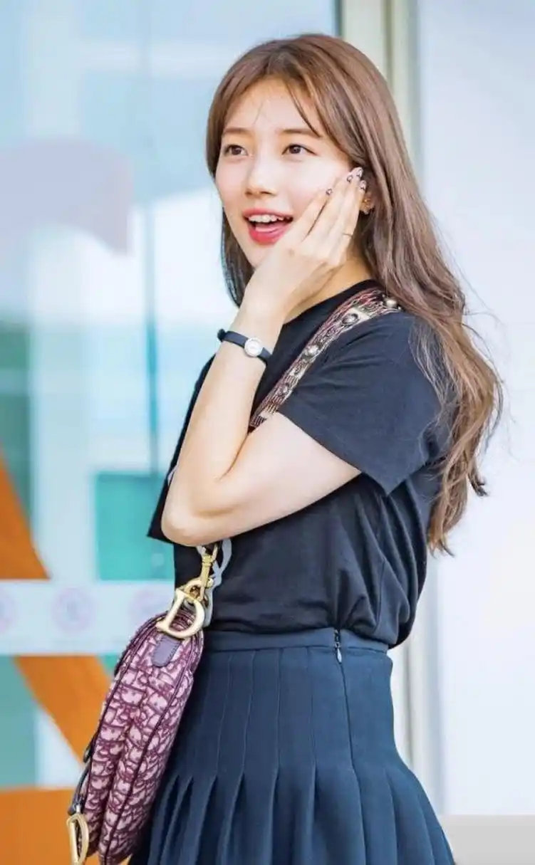 裴秀智最新的机场照