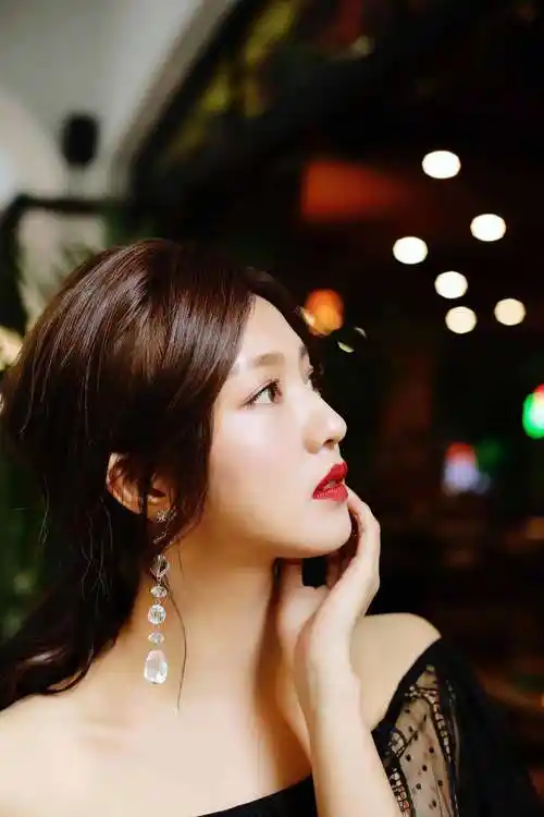 傅晶写真曝光 轻纱摇曳黑白不设限 - 知乎