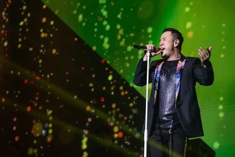 杨坤巡演澳门站深情献唱风雨无阻震撼来袭