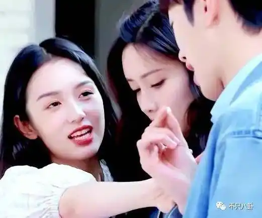 赖冠霖_周也_女方