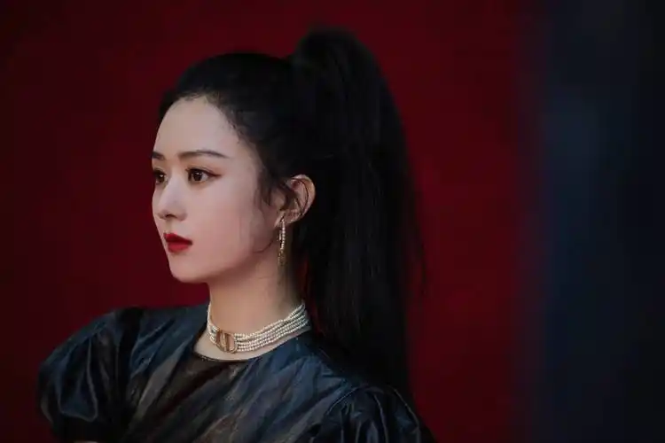 赵丽颖时尚写真花絮流出复古灵动高马尾酷飒帅气