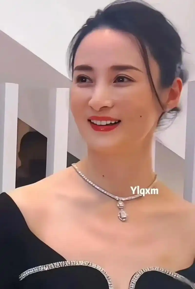 她是70后女演员中,个人认为最耐老的女演员.