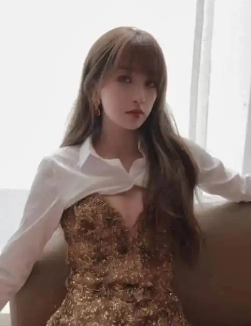 虞书欣穿最美内衣,干干净净想秀青春惹争议和支持_风格_的设计_连衣裙