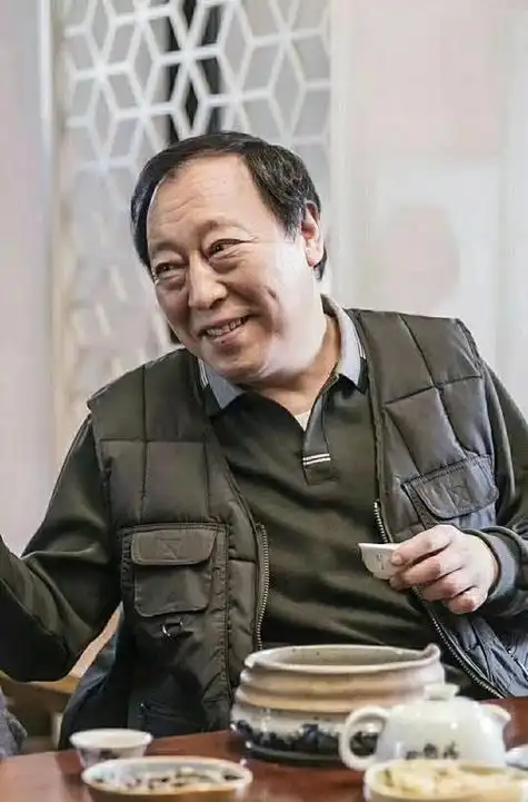 原来倪大红的姐姐是倪萍?网友:怪不得能火