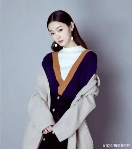 宋轶的身材有多好?抹胸裙撑得好满,完美腰臀比在女星里罕见