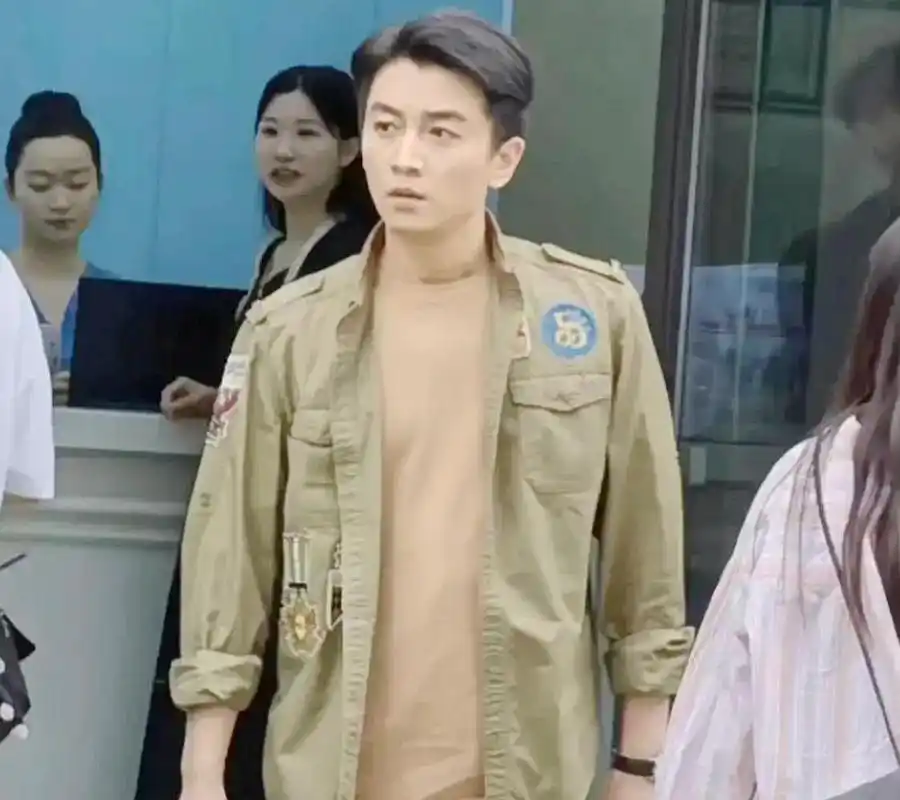 路人镜头下的陈晓,这才是真实身高!