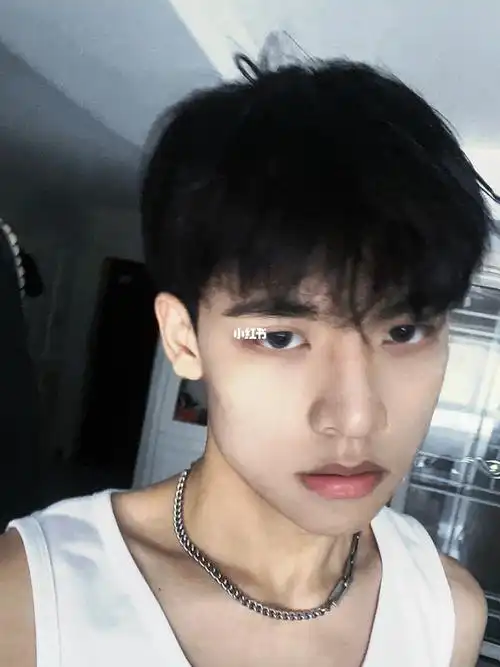 什么时候流行喜欢大鼻子男生 不想瘦鼻了#男生拍照姿势  #帅哥