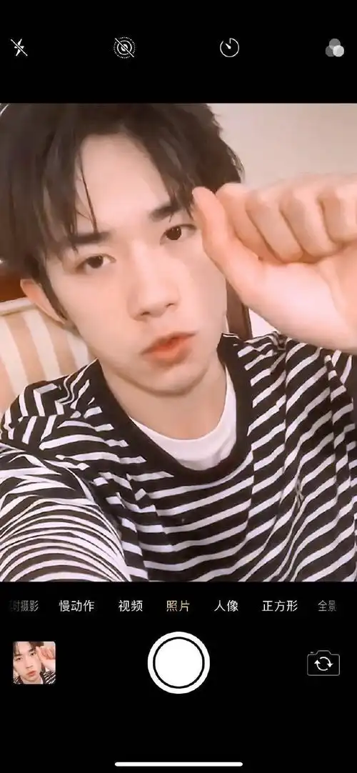 就当是易烊千玺的九宫格自拍了易烊千玺超话#易烊千玺新专辑刘艳芬