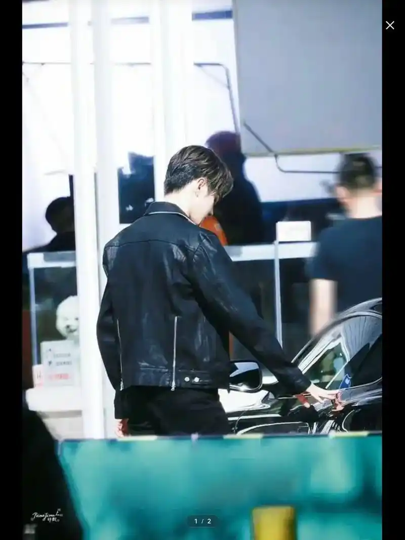 看见他的背影,总有莫名其妙的安全感#宝藏男孩 #许凯 #许凯 - 抖音