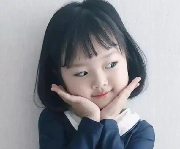 萌娃表情包韩国权律二美国假笑男孩看到中国的他萌到了