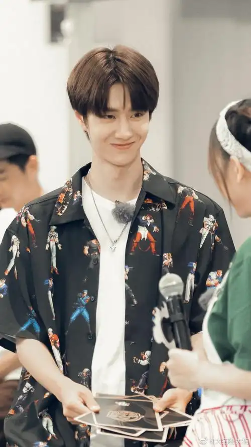 美国综艺节目排行_王一博参加过哪些综艺节目(王一博的常驻综艺有哪些