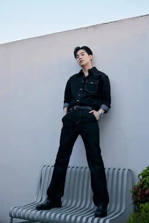 sexy man说这些这全身照谁看不迷糊  @刘宪华henry-lau的身材比例就