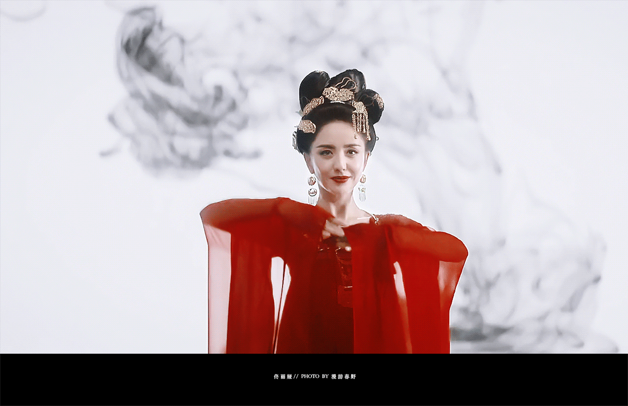 佟丽娅古装华衣缥缈,宛如倾世皇妃,绝代风华,世人为之动容